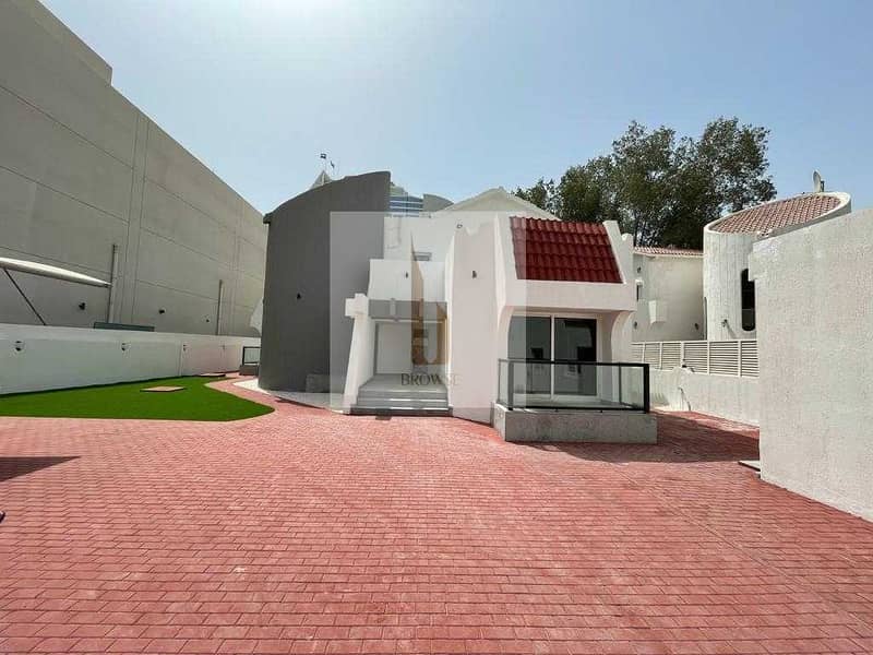 FULLY UPGRADED 5BR+M+PRIVATE POOL+GARDEN FULLY UPGRADED 5BR+M+PRIVATE POOL+GARDEN