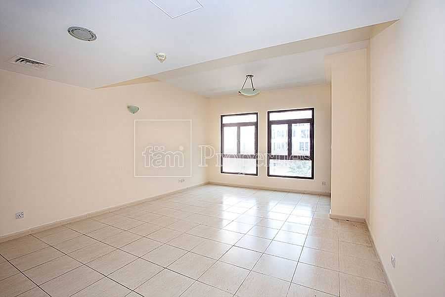 Spacious apartment with amazing pool view Spacious apartment with amazing pool view