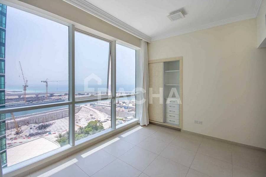 10 Sea view / Unfurnished / Vacant mid Oct.