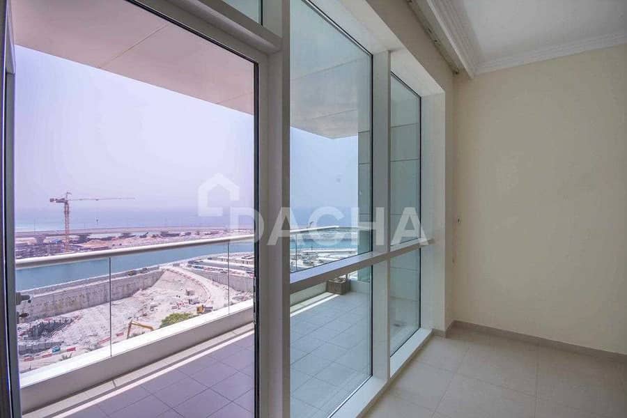 15 Sea view / Unfurnished / Vacant mid Oct.