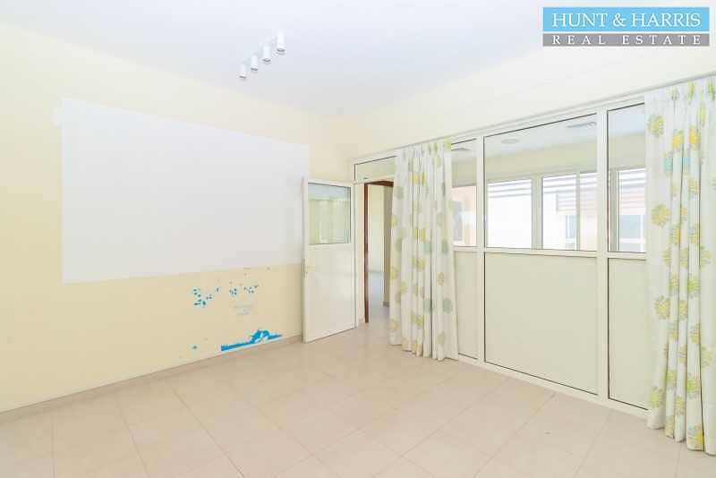 3 Live in luxury - Spacious Four Bedroom Townhouse
