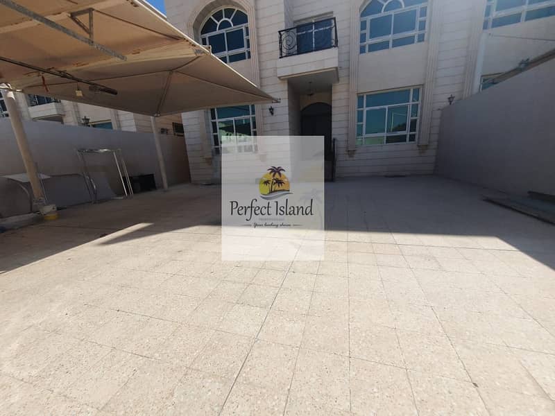 Commercial Villa| Private Entrance| prime location