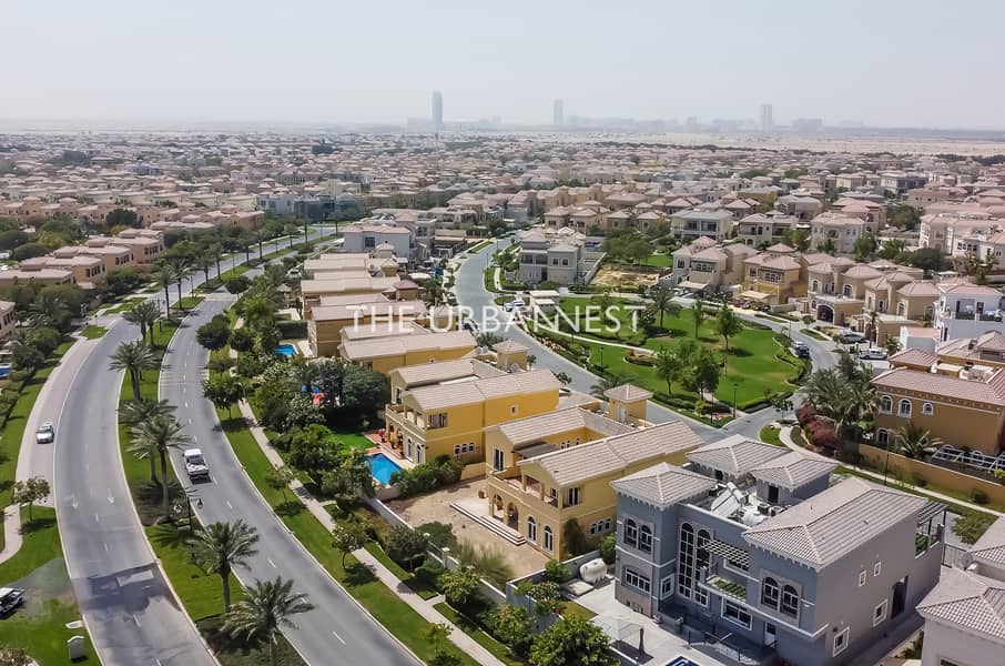 18 Mazaya A3 | in Perfect Location | 5 Bedrooms