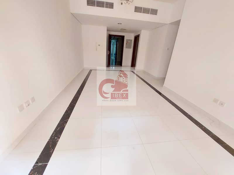 2 Spacious 2Bedroom With Balcony Parking 1Master Bedroom in New Muwailih Area