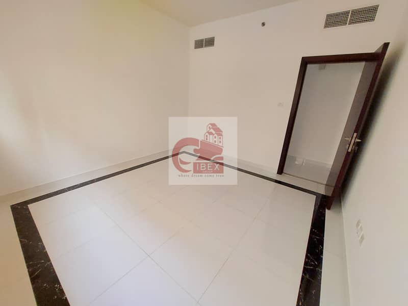 7 Spacious 2Bedroom With Balcony Parking 1Master Bedroom in New Muwailih Area
