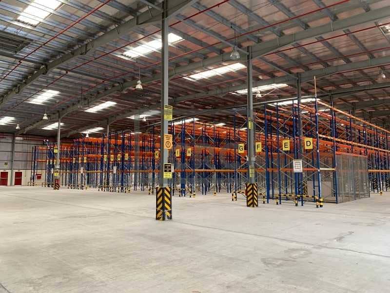 4 Stunning Warehouse with Racking System For Rent