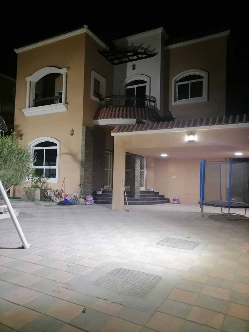 Villa for rent with air conditioners, in an excellent residential location, a large area, very close to all services, at an opportunity price.