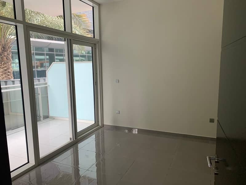 4 AED 4700 per month | 5 Mins from Downtown & Wafi Mall