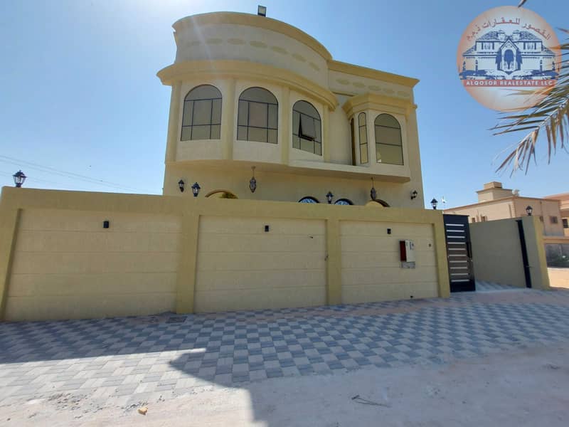 Villa for sale, Arabic design, super deluxe finishing, three floors, at a very reasonable price, and the price is negotiable