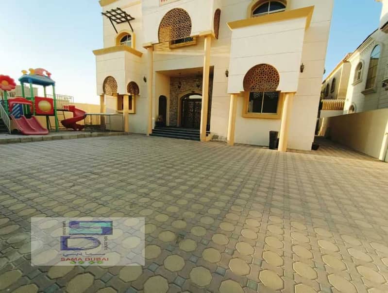 Villa for rent with air conditioners, in an excellent residential location, a large area, very close to all services, at an opportunity price.