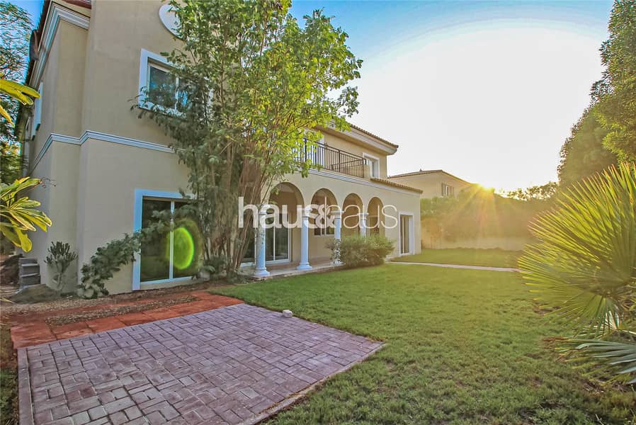 Park and Pool Backing | Corner Plot | Family Villa Park and Pool Backing | Corner Plot | Family Villa