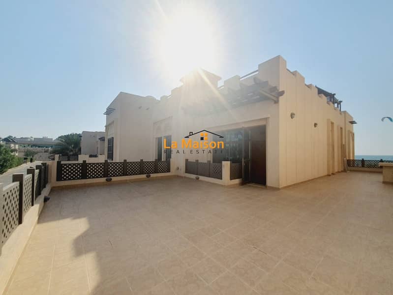 BEACH VILLA IN JUMEIRAH 3 5 BHK WITH SHARED POOL & GYM RENT IS 950K