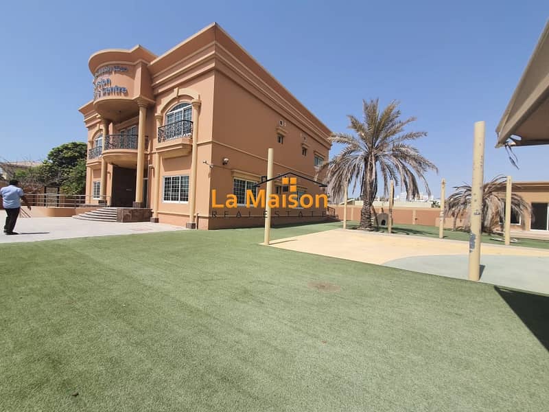 commercial 6bhk villa with big garden in umm suqeim rent is 600k