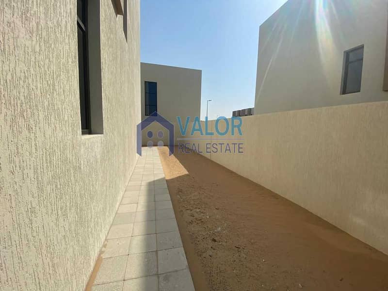 13 Brand New Townhouse l Private Terrace l Ready to Move in