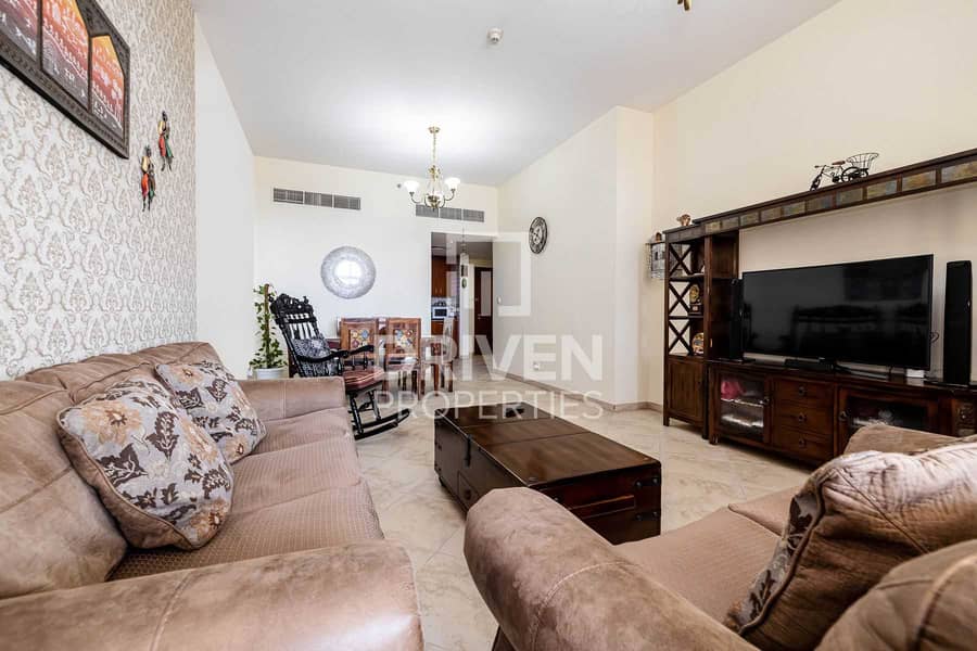 2 Spacious and Bright Apt with Garden View