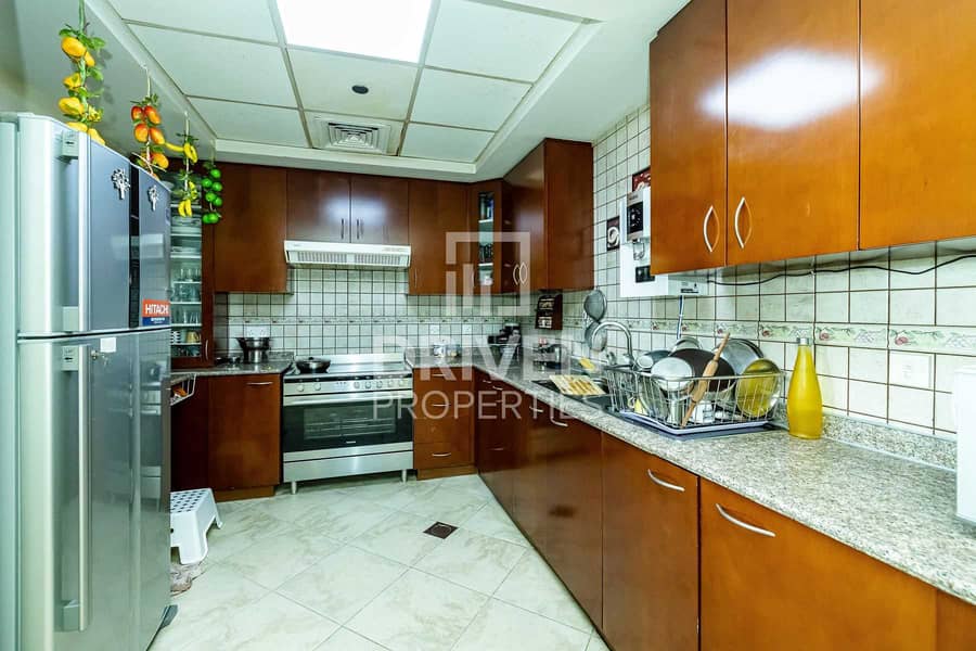 4 Spacious and Bright Apt with Garden View