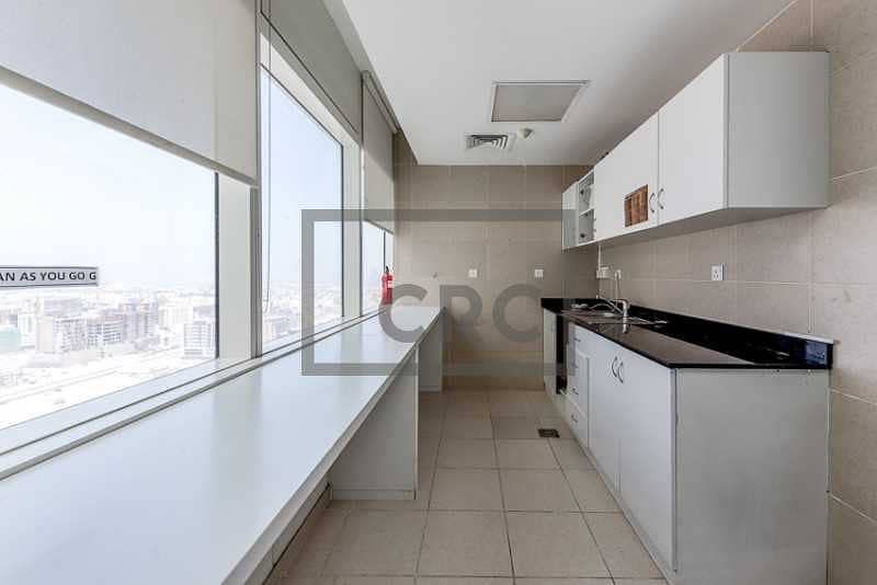 4 Fitted | Bright Office I Sheikh Zayed Road