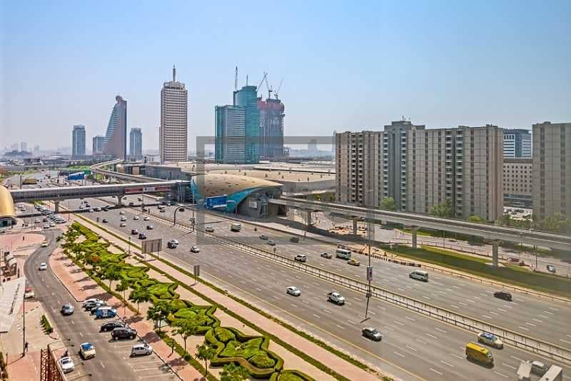 12 Fitted | Bright Office I Sheikh Zayed Road