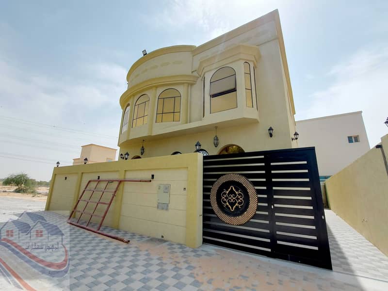 Villa for sale, Arabic design, super deluxe finishing, three floors, at a very reasonable price, and the price is negotiable