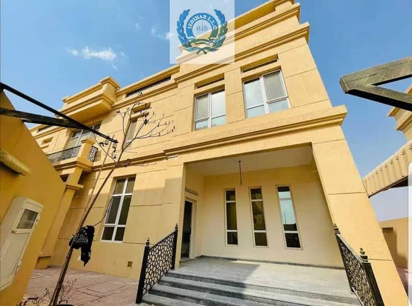 Massive 4_BR | 2 Spacious Living hall  |Maids room| Easy access on University Of Sharjah