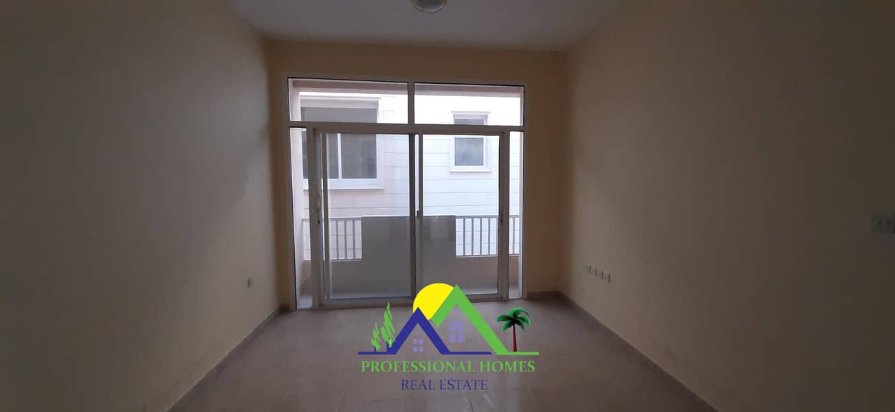 Clean road view 3Bedrooms flat in Markhaniyyah