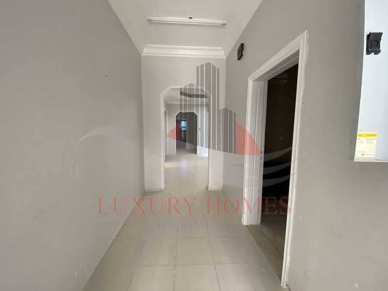 14 Immaculate Ground Floor Private Entrance and Yard