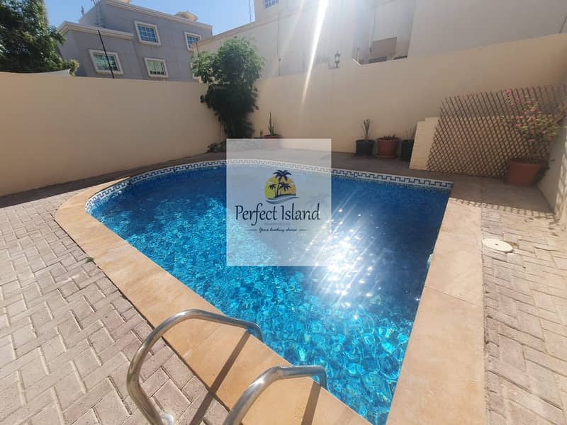 High Class Quality 5 BR + M | Private Entrance | Pool | Frond and Back Yard | Balcony
