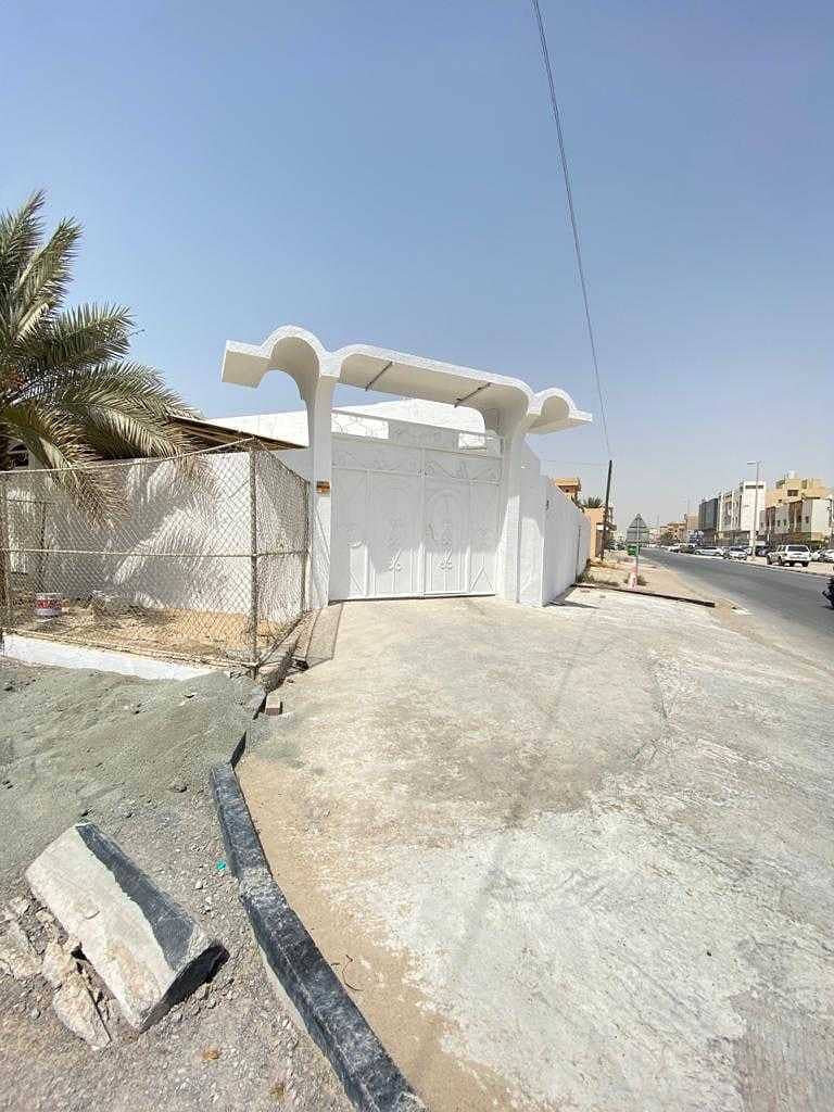 Ground floor villa for rent in Ajman, Al Rawda area
 On the asphalt street