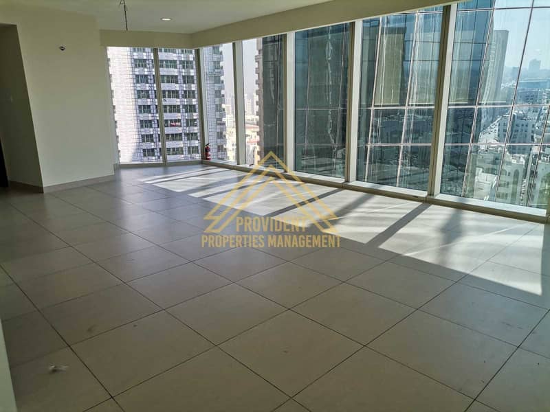 Luxurious 3 BD  Apartment | At Prime Location