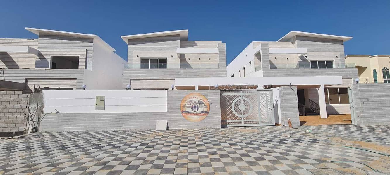 Own a luxury villa in the heart of Ajman in Al Rawda area without service fees, freehold for life, at an attractive price