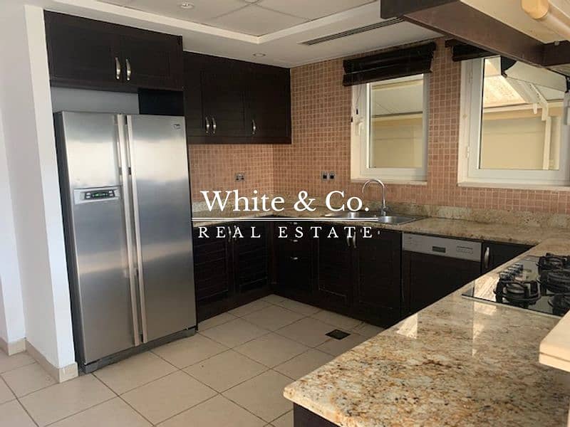2 3BR LARGE LEGACY STYLE PRIVATE POOL/ JACUZZI!!