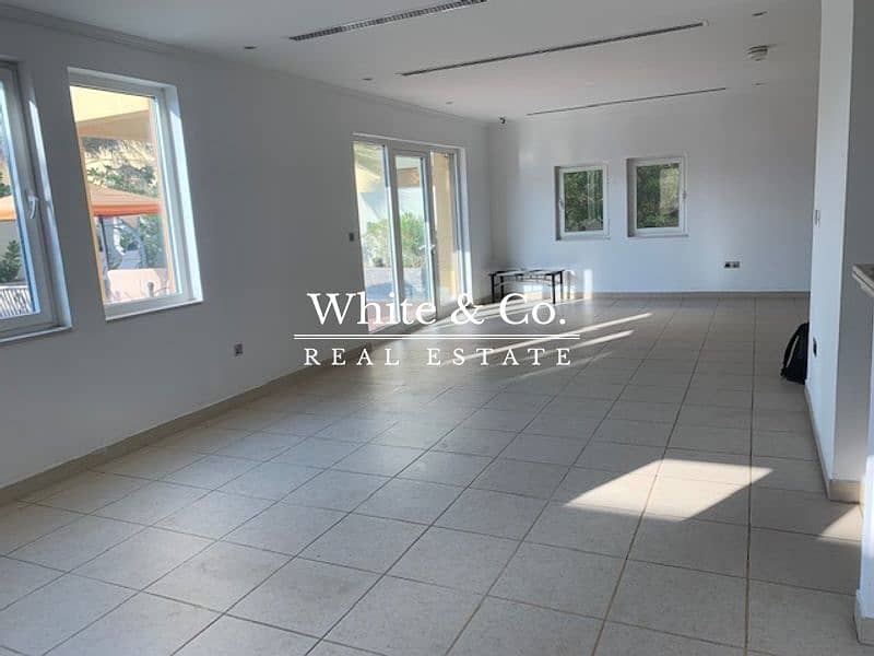 3 3BR LARGE LEGACY STYLE PRIVATE POOL/ JACUZZI!!