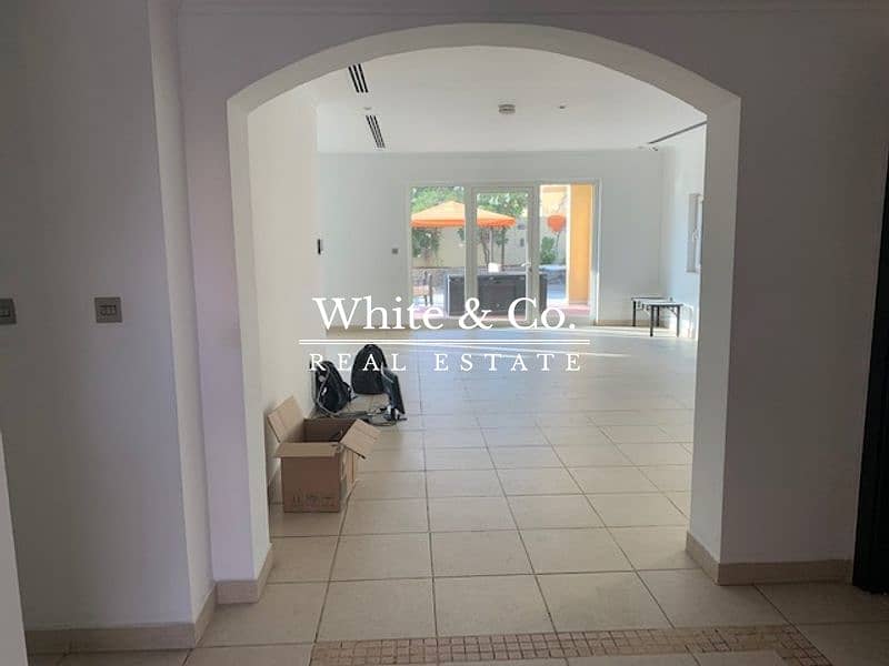 6 3BR LARGE LEGACY STYLE PRIVATE POOL/ JACUZZI!!