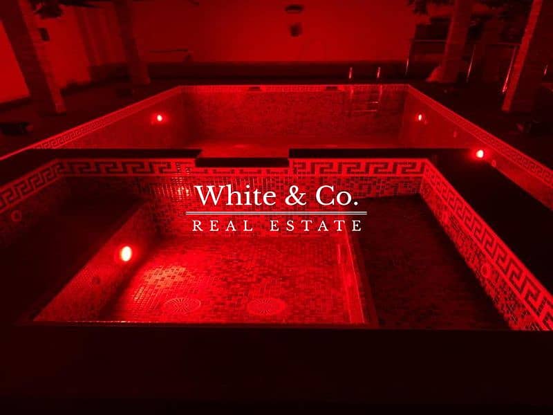 13 3BR LARGE LEGACY STYLE PRIVATE POOL/ JACUZZI!!