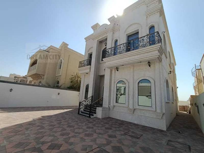 Own a villa of a lifetime for you or your children in the Emirate of Ajman, Al Mowaihat area 1, for luxury owners, central air conditioning, an area o