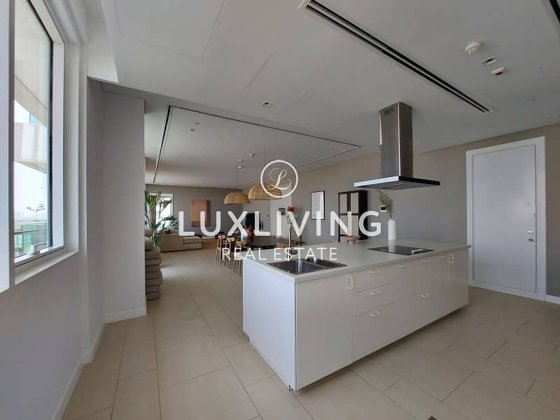 10 Luxury Living Beautiful Apartment | Lake View