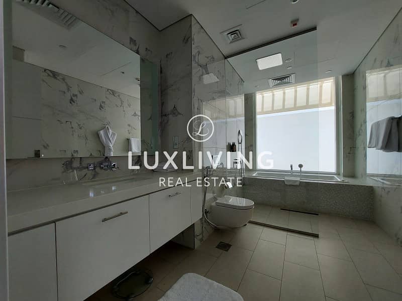 11 Luxury Living Beautiful Apartment | Lake View