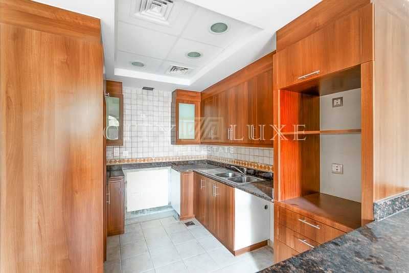 15 Urgent Sale | Well Maintained Unit | Close to Park