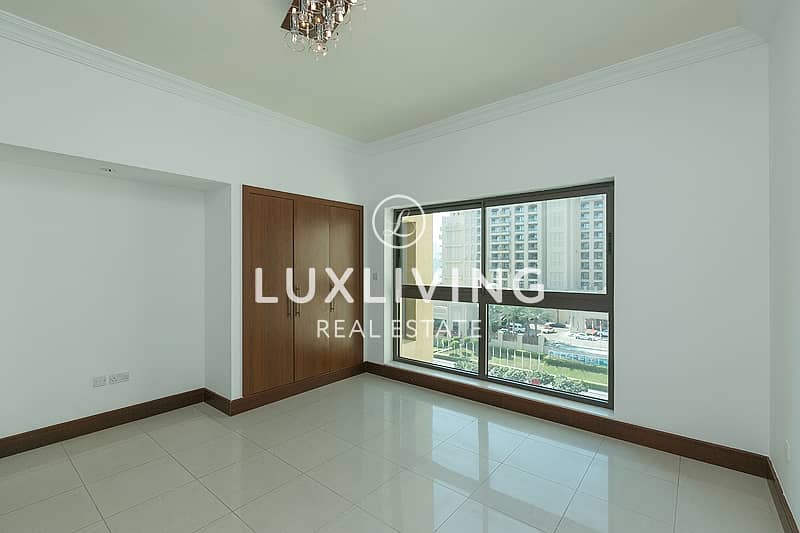 8 Road View | Bright and Light Apartment | Tenanted