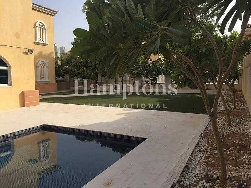 10 Villa with Swimming Pool | Jumeirah Park