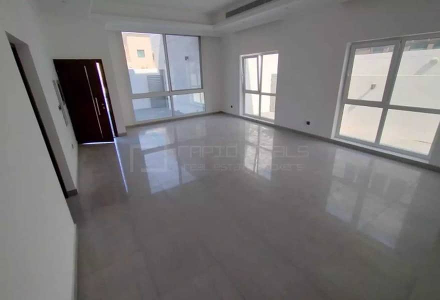 11 Spacious 4BR+M Villa with Majlis Near Burj Al Arab