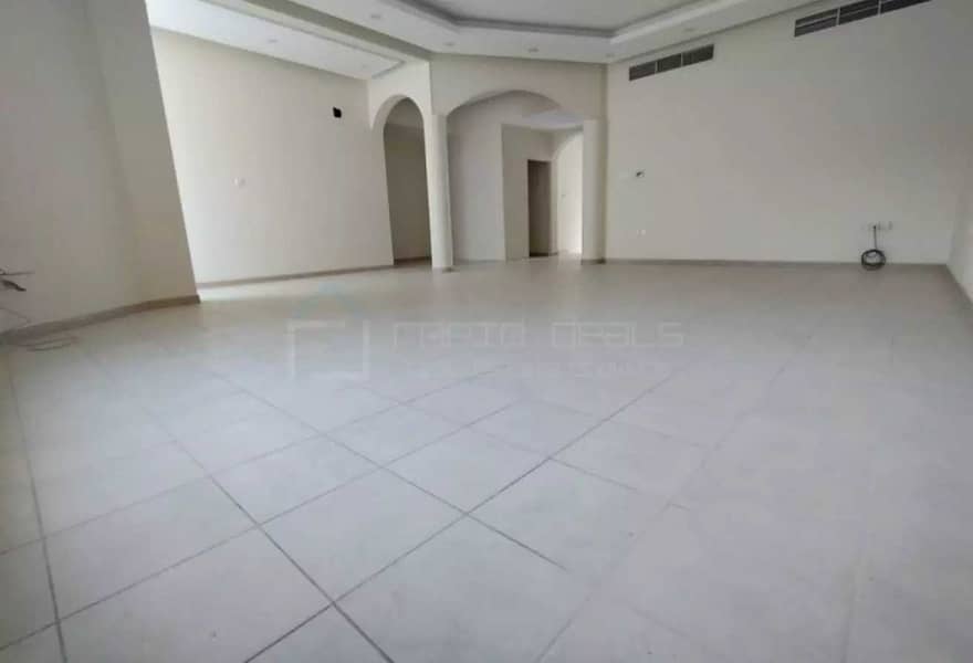 10 4BR+Maid Villa with Majlis for Rent @ Jumeirah