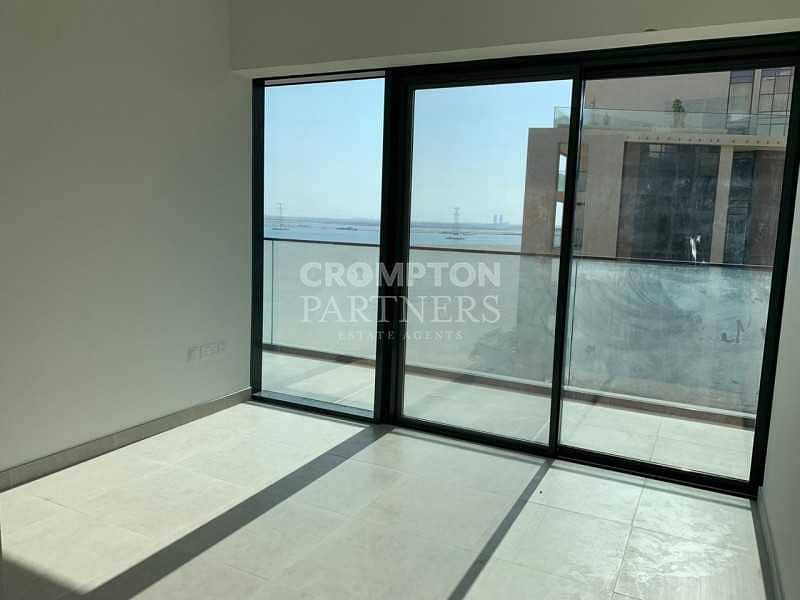 19 Brand New|Spacious | Balcony |Great Facilities