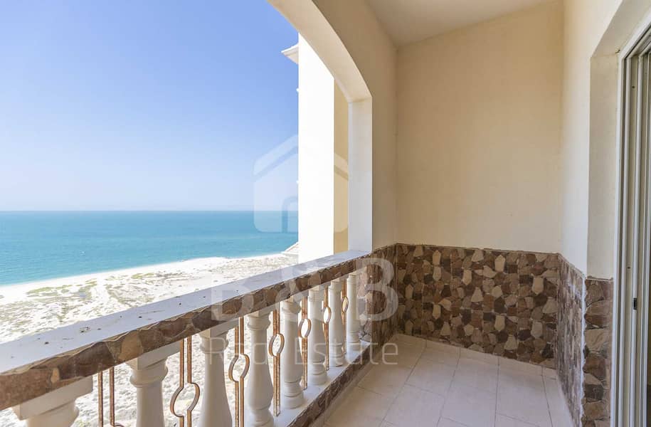 High Floor 1 Bedroom Apartment with Sea View