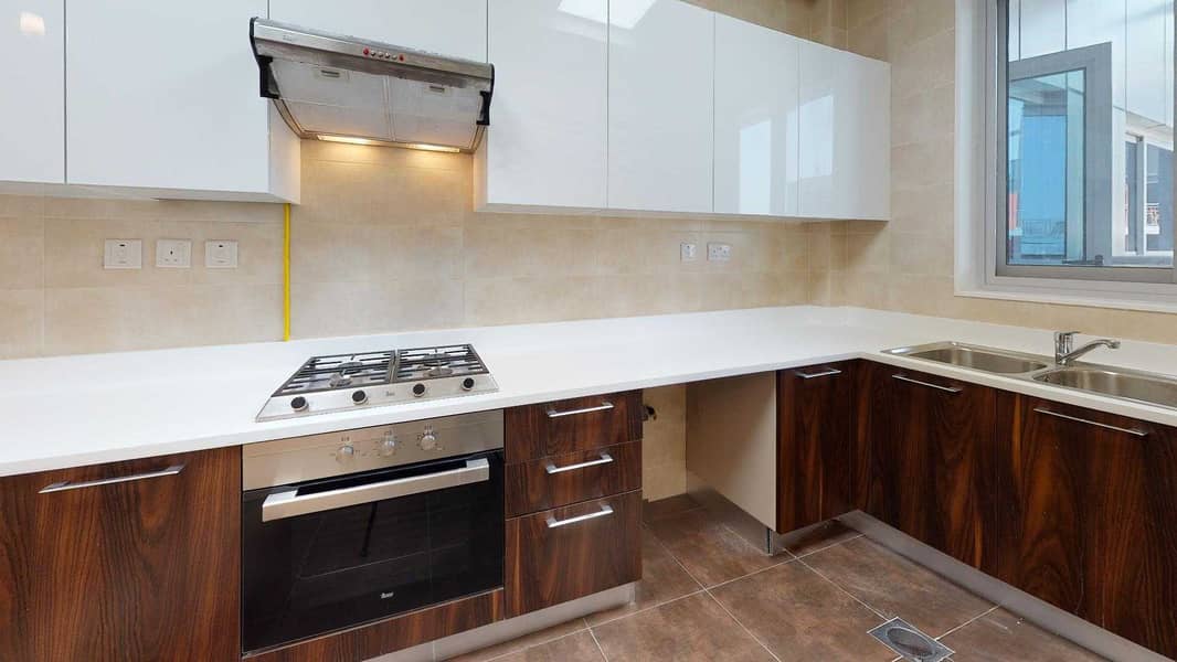 5 20% off commission | Brand new | Open kitchen | Balcony