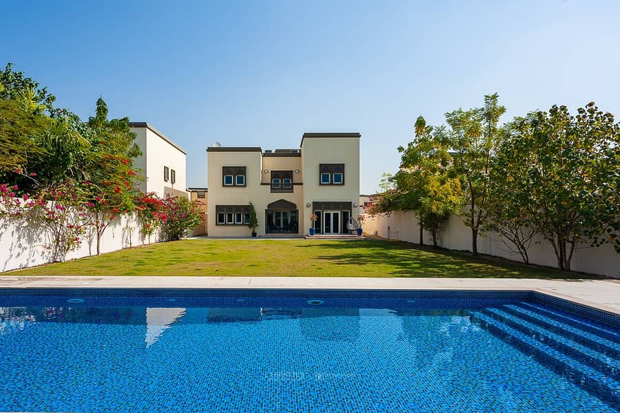 Jumeirah Park  | 3 Bedroom  |  Huge plot area with Pool