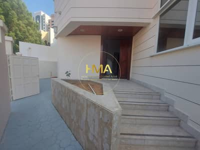 Detached 4 bedroom villa | indoor parking |