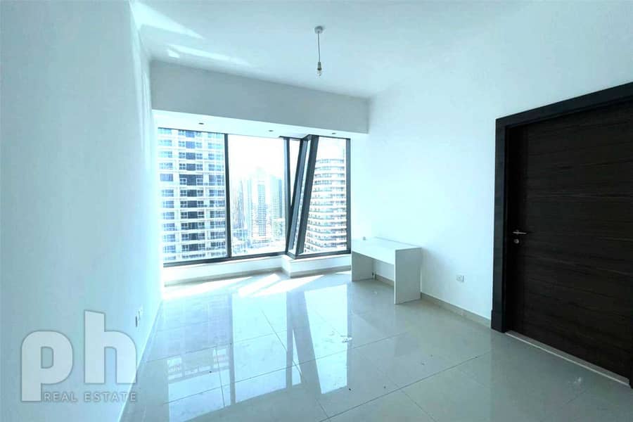 6 Modern | Unfurnished | Bright Apartment