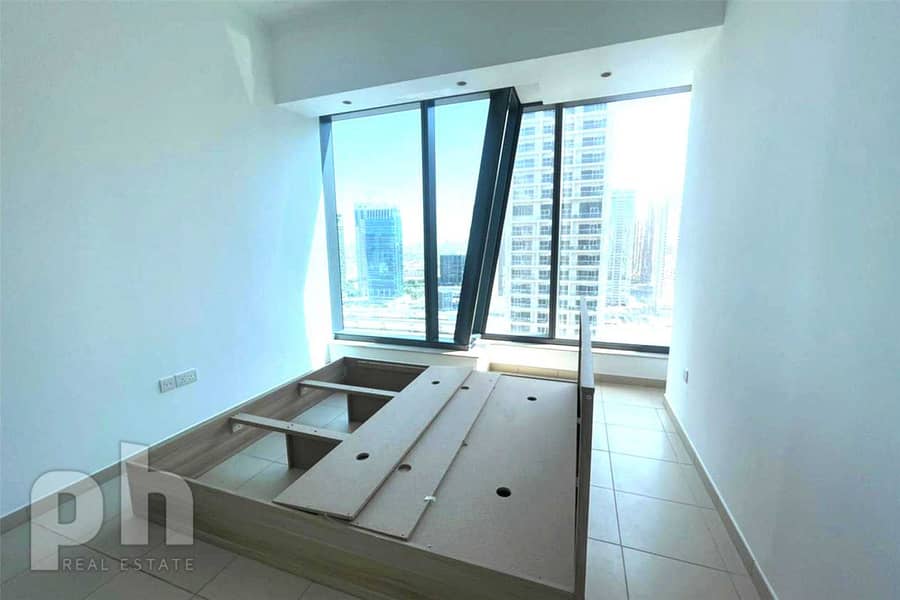 7 Modern | Unfurnished | Bright Apartment