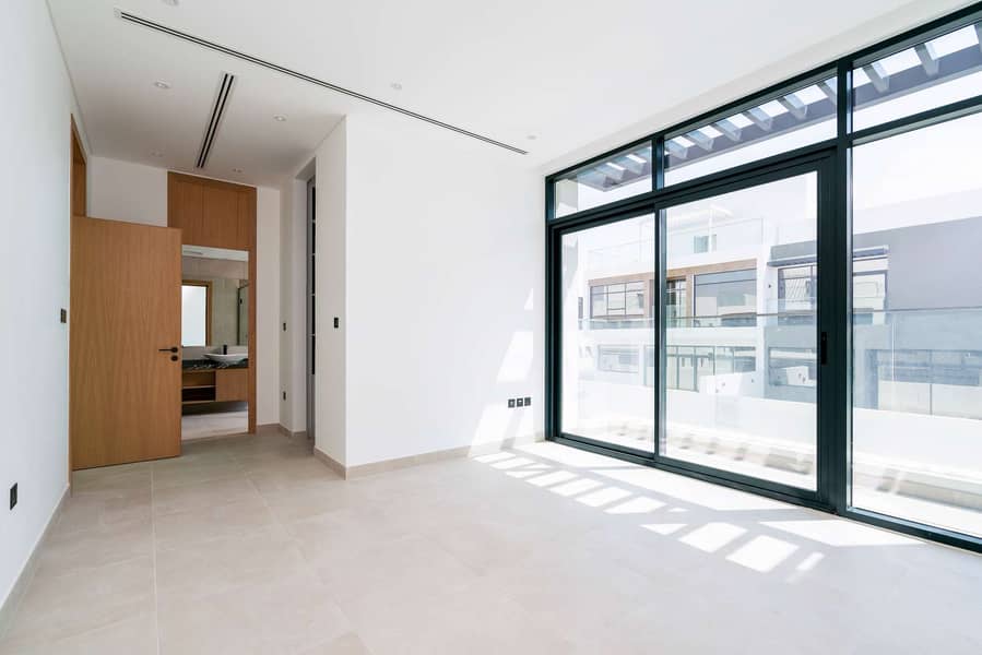 7 Genuine Resale | Flower Unit | Large Garden | View today